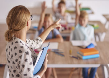 Dört Yıllık Öğretmen 8.584,56 TL Maaş Alıyor!