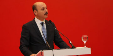 Deprem Bölgesinde Yeterli Tedbirler Almadan Okulların Açılması Õğretmenlerimizi Büyük Sıkıntılarla Baş Başa Bırakacaktır.