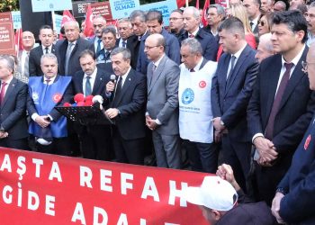 BÜTÇE GÖRÜŞMELERİ ÖNCESİNDE TBMM ÖNÜNDE EK ZAM VE REFAH PAYI İSTEDİK!