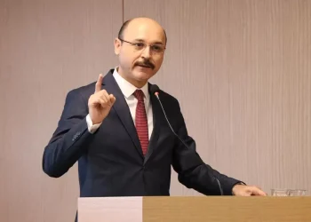 MEB’DE TÜM YÖNETİCİ ATAMALARI YAZILI SINAV BAŞARISINA GÖRE BELİRLENMELİDİR.
